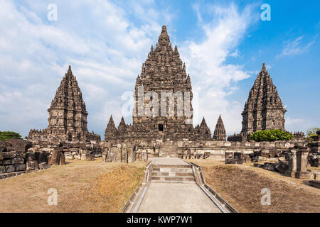 Oder Candi Prambanan Rara Jonggrang ist ein hinduistischer Tempel in Java, Indonesien, gewidmet der Trimurti: Der Schöpfer (Brahma), der Bewahrer (Vish Stockfoto