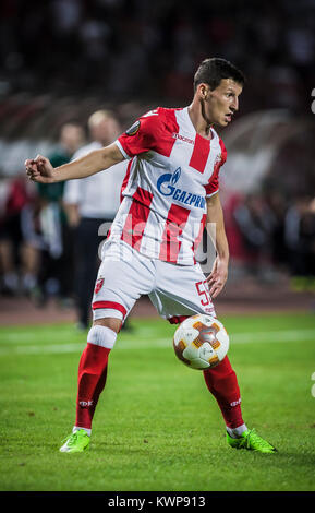 14. September 2017, Red Star Stadium, Belgrad, Serbien; Mittelfeldspieler Slavoljub Srnic von Roter Stern Belgrad steuert die gekreuzten Kugel Stockfoto