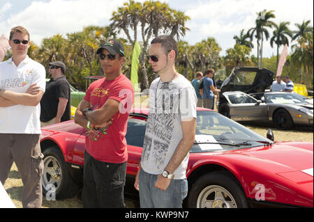 Fairchild Gärten, FL - 19. MÄRZ 2011: Jon Secada (geb. Juan Francisco Secada Martínez am 4. Oktober 1962) ist ein kubanisch-amerikanischen Sänger und Songwriter. Secada wurde in Havanna, Kuba, geboren und wuchs in Hialeah, Florida angehoben. Er hat zwei Grammy Awards gewonnen und verkauft 20 Millionen Alben seit seinen englischsprachigen Debut Album in 1992. Seine Musik Sicherungen Funk, Soul, Pop und Latin Percussion. Secada hat auch als Songwriter für Gloria Estefan, Jennifer Lopez, Ricky Martin, Mandy Moore und andere Darsteller gearbeitet. Personen: Jon Secada Stockfoto