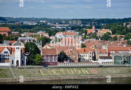 Kaunas: Basketball Inschrift "Lietuva (Litauen) in der Bank der Memel. Stockfoto