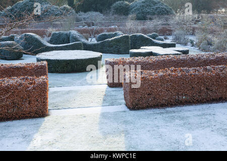 Scampston ummauerten Garten, North Yorkshire, UK. Winter, Dezember 2017. Ein vier Hektar großen zeitgenössischen Garten entworfen von Piet Oudolf. Stockfoto