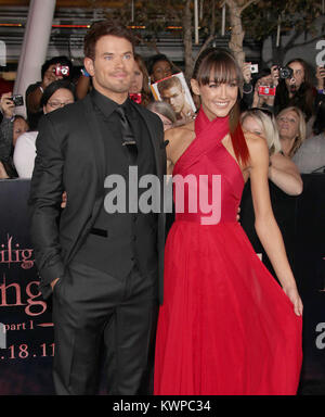 LOS ANGELES, Ca - 14. NOVEMBER: Kellan Lutz Sharni Vinson nimmt "die Twilight Saga: Breaking Dawn Teil 1" bei Nokia Theatre L.A. Live am 14. November 2011 in Los Angeles, Kalifornien: Kellan Lutz Sharni Vinson Stockfoto