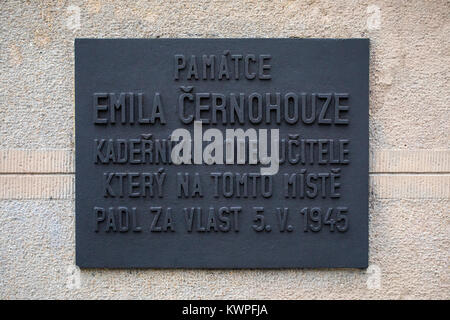 Prag, tschechische Republik - 22. Dezember 2017: eine Plakette in der historischen Stadt Prag, Kennzeichnung der Stelle, emila Cernohouze während des Th getötet wurde, Stockfoto