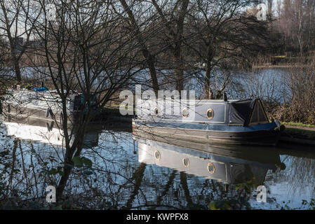 Eine angelegte Boote auf dem Fluss Lea Stockfoto