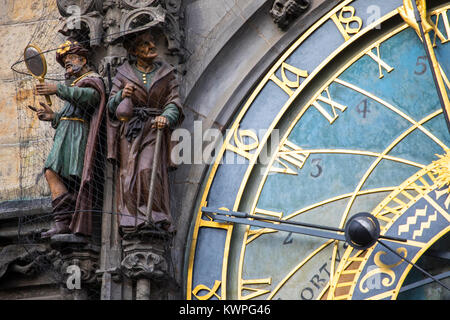 Ein Blick auf einige der Details des historischen Prag Astronomische Uhr in Prag, Tschechische Republik. Stockfoto