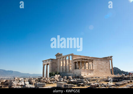 Panoramablick Hintergrund mit Akropolis, Halle von Karyatiden, Erechtheion Tempel in Athen, Griechenland Stockfoto