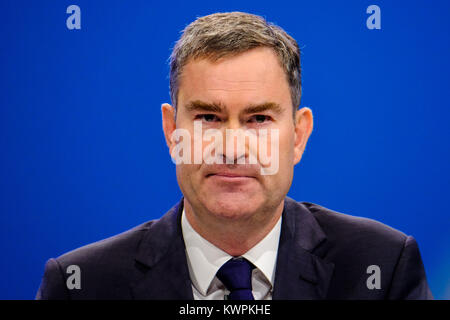 David Gauke Adressen dem Parteitag der Konservativen in Manchester Central, Manchester, Großbritannien - Montag, 2. Oktober 2017. Rt Hon David Gauke MP, Minister für Arbeit und Altersversorgung, seine Rede von den Montag Morgen auf der Economy Stockfoto