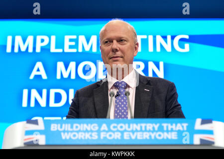 Chris Grayling Adressen dem Parteitag der Konservativen in Manchester Central, Manchester, Großbritannien - Montag, 2. Oktober 2017. Rt Hon Chris Grayling MP, der Staatssekretär für Verkehr, sprach auf der Konferenz während der Montag Nachmittag Stockfoto