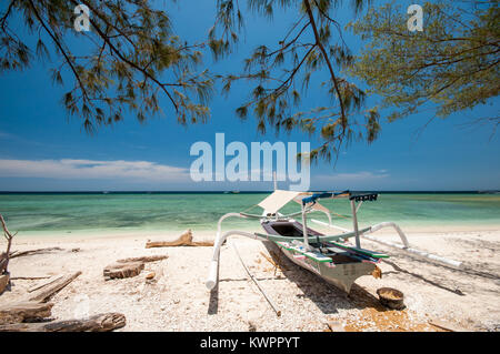 Boot am Strand, Insel Gili Meno, Lombok, Indonesien Stockfoto