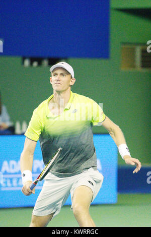 Pune, Indien. Am 4. Januar, 2018. Kevin Anderson aus Südafrika in Aktion in einem Viertelfinale Spiel der Konkurrenz Singles bei Tata Open Maharashtra am Mahalunge Balewadi Tennis Stadium in Pune, Indien. Credit: karunesh Johri/Alamy leben Nachrichten Stockfoto