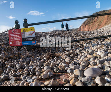 Honiton, Devon. 5 Jan, 2018. UK Wetter: Geländer rund um das West Beach in Sidmouth sind fast unter Schiefer begraben nach Sturm Eleanor zog. Credit: Foto Central/Alamy leben Nachrichten Stockfoto