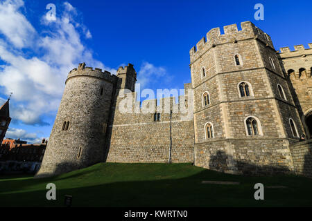 Windsor Berkshire. 5. Januar 2018. Ein Vorschlag von Windsor Rat leader Simon Dudley, stark kritisiert wurde die Obdachlosen und Rough Sleepers von Windsor zu löschen, Thames Valley Police vor der königlichen Hochzeit, wo Prinz Harry ist seine Verlobte Meghan Markle am 19. Mai verursacht hat kontroverse Credit: Amer ghazzal/Alamy Leben Nachrichten zu heiraten Stockfoto