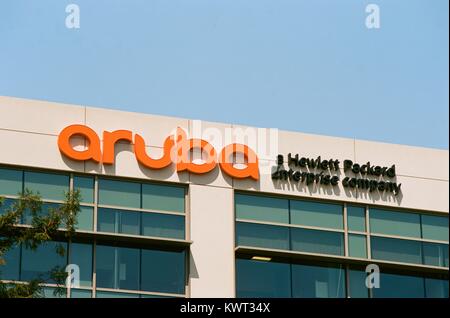 Beschilderung mit Logo im Silicon Valley Hauptsitz von Hewlett Packard (HP) Unternehmen Aruba Networks, Santa Clara, Kalifornien, 17. August 2017. Stockfoto