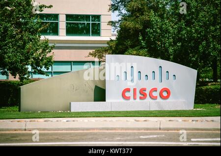 Beschilderung mit Logo im Silicon Valley Hauptsitz der Vernetzung Unternehmen Cisco, San Jose, Kalifornien, 17. August 2017. Stockfoto