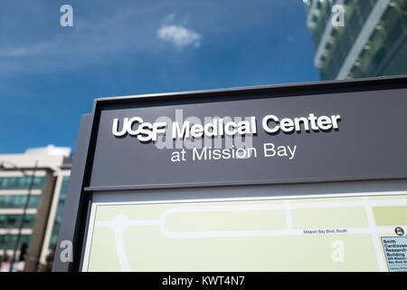 In der Nähe von Zeichen an der Mission Bay Campus der Universität von Kalifornien San Francisco (UCSF) Medical Center in San Francisco, Kalifornien, USA, 29. September 2017. () Stockfoto