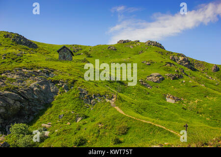 Alpine Landschaft Panorama mit Zuflucht in Beigua nationaler Geopark, Ligurien, Italien Stockfoto