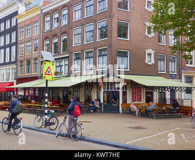 Ecke Cafe, Nieuwmarkt (Neuer Markt) ein Platz im lastage Nachbarschaft in Amsterdam Centrum, Amsterdam, Niederlande Stockfoto