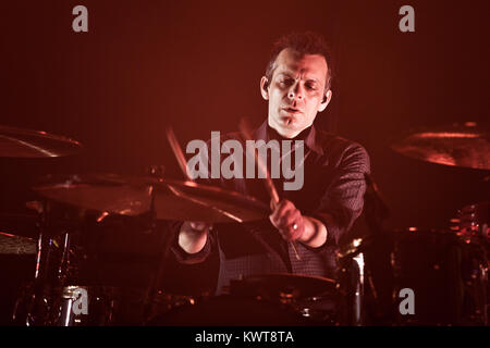 Die amerikanische Indie-Rock-Band Interpol führt ein Live Konzert in KB Hallen in Kopenhagen. Hier Musiker und Drummer Sam Fogarino wird dargestellt. Dänemark 08/03 2011. Stockfoto