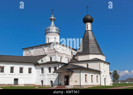 Ferapontovo, Vologda Region, Russland - August 9, 2015: Kathedrale von Geburt der Jungfrau und der Kirche von Reverend Martinian in Ferapontov Belosersk Stockfoto