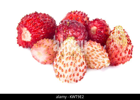 Ein Bündel von Reifen Erdbeeren Beeren auf weißem Hintergrund Stockfoto