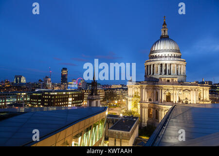 Twilight bei Saint Paul Kathedrale Kuppel Stockfoto