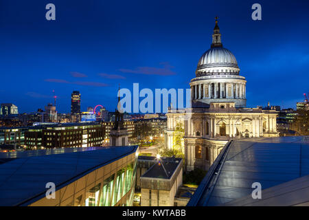 Twilight bei Saint Paul Kathedrale Kuppel Stockfoto