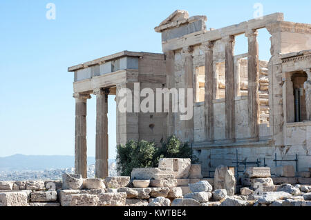 Panoramablick Hintergrund mit Akropolis, Halle von Karyatiden, Erechtheion Tempel in Athen, Griechenland Stockfoto