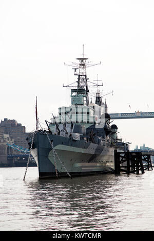 HMS Belfast Auf der Themse in London, England. Der Schwere Kreuzer ist Teil des Imperial War Museum. Stockfoto