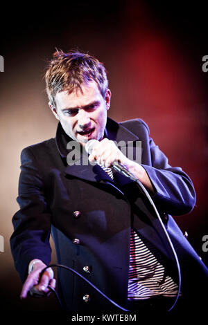 Die virtuelle Englischen band Gorillaz, angeführt von frontmann Damon Albarn, führt ein Live Konzert in der Orange Stage beim Roskilde Festival 2010. Dänemark, 01/07 2010. Stockfoto