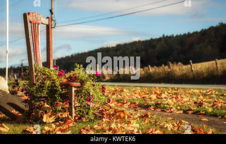 Wunderschöne Landschaft fallen in Vermont, Stuhl auf die Schulter. Stockfoto