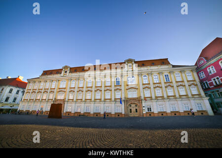 Der barocke Palast - das Kunstmuseum in Piaţa Unirii (Union Square) in Timisoara, Rumänien Stockfoto