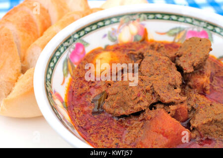 Traditionelle, gesunde indische Curry mit einer Mischung aus traditionellen Gewürzen zubereitet. Stockfoto