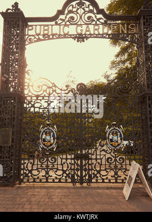 Schmiedeeiserne Tore zu Viktorianischen Ära Halifax Public Gardens (1867), Halifax, Nova Scotia, Kanada. Tore der Halifax provisorische Bataillon (1907 Ehre) Stockfoto