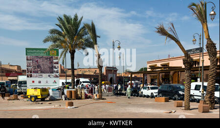 Ort Sidi Hamed el Kamel, einem überfüllten Kreisverkehr in der Mellah, dem alten jüdischen Viertel in der Medina von Marrakesch Stockfoto