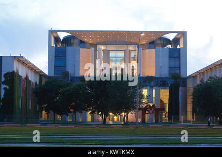 Bundeskanzleramt, das Bundeskanzleramt bei Dämmerung, Berlin, Deutschland, Europa ICH DEU, Deutschland, Berlin: Bundeskanzleramt bei Abenddämmerung Stockfoto