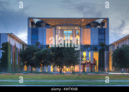 Bundeskanzleramt, das Bundeskanzleramt bei Dämmerung, Berlin, Deutschland, Europa ICH DEU, Deutschland, Berlin: Bundeskanzleramt bei Abenddämmerung Stockfoto