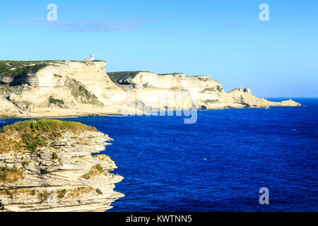 Grain de Sable und Kalkfelsen, Bonifacio, Korsika, Frankreich Stockfoto