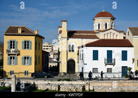 Häuser mit traditioneller Architektur in Plaka, Athens, Griechenland Stockfoto