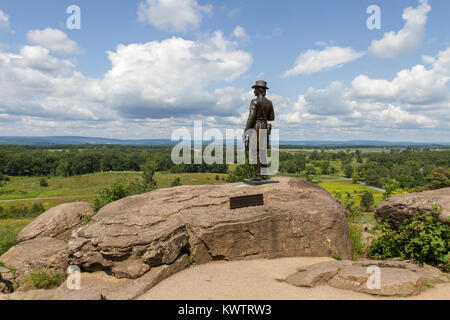 Das Denkmal zum Brigadier General Gouverneur Kemble Warren auf Little Round Top, Gettysburg National Military Park, Pennsylvania, United States. Stockfoto