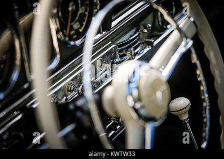 Classic & Oldtimer auf dem Display während der Concours der Eleganz in Hampton Court Palace Stockfoto