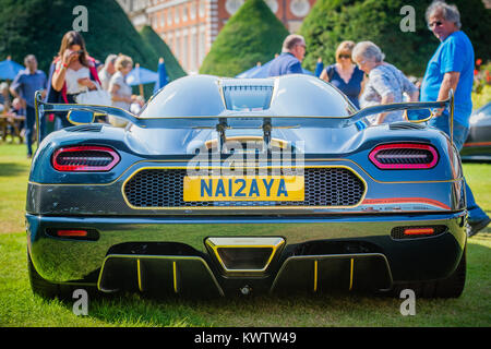 Classic & Oldtimer auf dem Display während der Concours der Eleganz in Hampton Court Palace Stockfoto