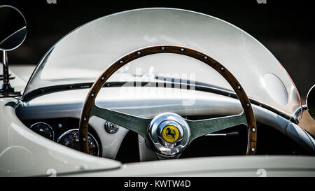 Classic & Oldtimer auf dem Display während der Concours der Eleganz in Hampton Court Palace Stockfoto