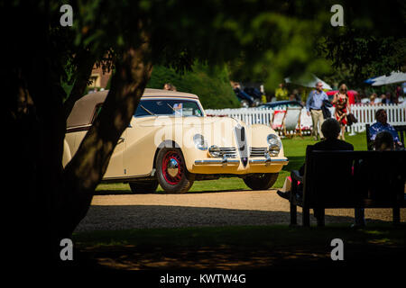 Classic & Oldtimer auf dem Display während der Concours der Eleganz in Hampton Court Palace Stockfoto