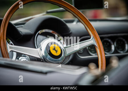 Classic & Oldtimer auf dem Display während der Concours der Eleganz in Hampton Court Palace Stockfoto