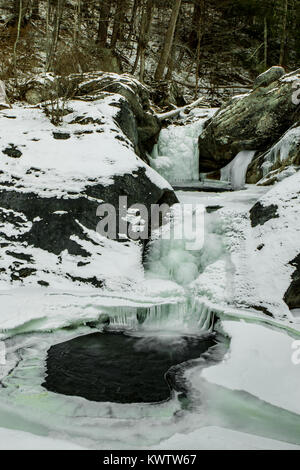 Kent Falls eingefroren im Januar 2018 Stockfoto