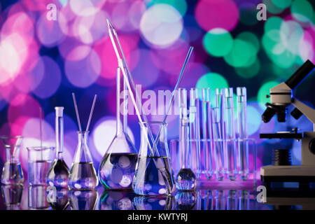 Wissenschaft Experiment Konzept mit bokeh Hintergrund, Labor Becher. Stockfoto