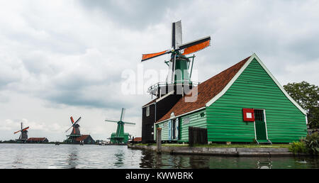 Windmühlen in den Niederlanden Stockfoto