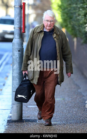 Der ehemalige private Schule Lehrer Peter Burr in Hove Crown Court, wo Er ist verurteilt, nachdem es unanständig angreifen ein Schüler Christi Krankenhaus Schule in Horsham, West Sussex in den 70er Jahren auf. Stockfoto