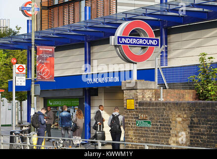 Colindale Zug- und U-Bahn Station in London, England Stockfoto