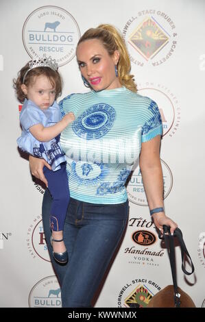 2017 Bash für die Bulldoggen im Kimmel Center für das universitäre Leben, Teil der New York University in New York City. Mit: Coco Austin, Chanel Nicole Wo: New York City, New York, United States Wenn: 04 Dez 2017: Rob Rich/WENN.com Stockfoto